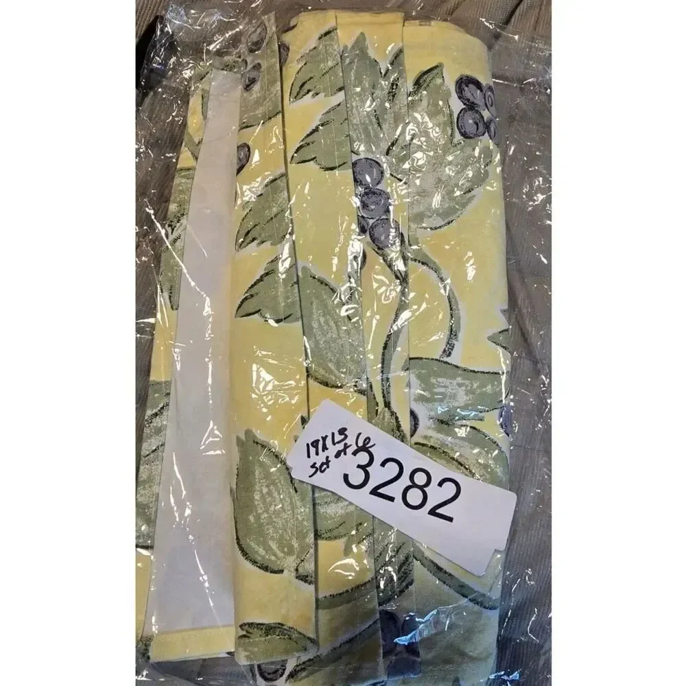 Vintage Grape Vine Print Cloth placemats Set Of 4 Yellow & Green